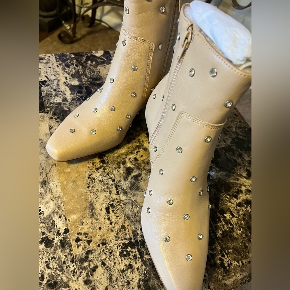 Gianni Bini Nude Leather Heels